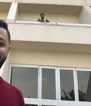 صورة لمحمد صلاح من داخل فندق العزل