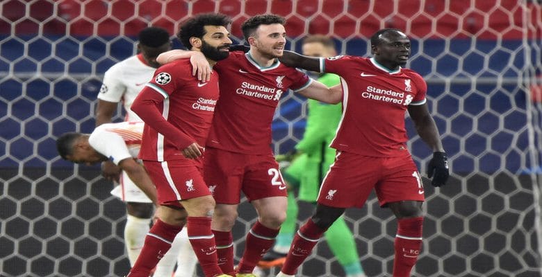 محمد صلاح وماني يقودا ليفربول لعبور ثمن النهائي بثنائية