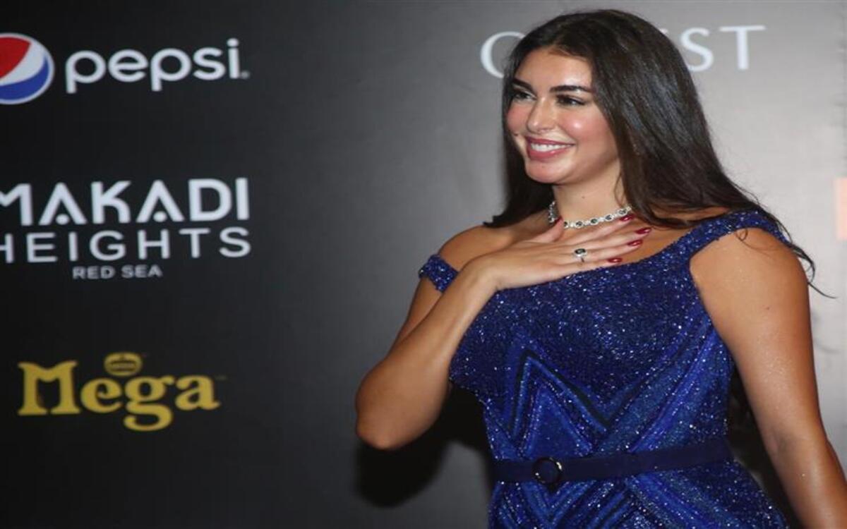 صورة ياسمين صبري تكشف سبب اختيارها للفستان الازرق بمهرجان الجونة السينمائي