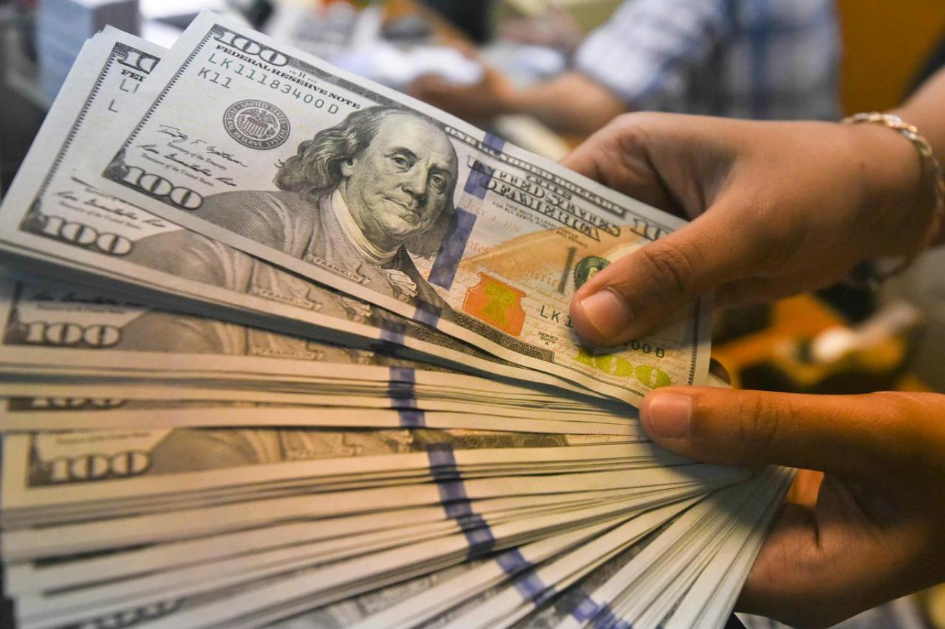سعر الدولار اليوم في البنوك المصرية والسوق الموازي الاحد 28-2-2021